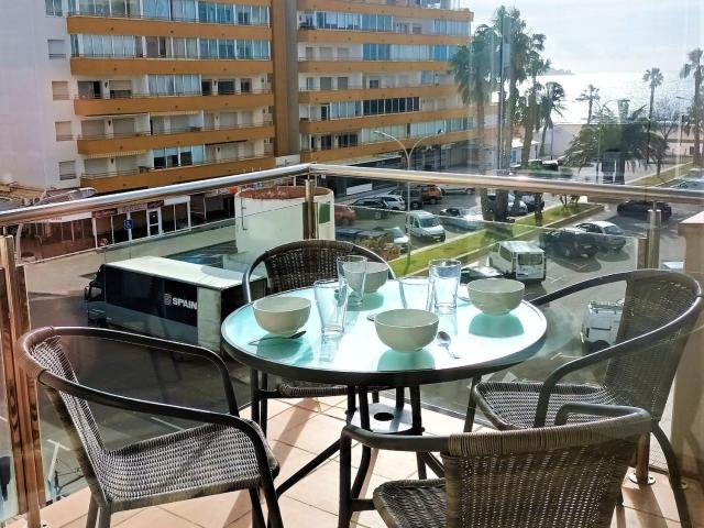 Apartamento con WIFI y Parking a 2ª Línea de Playa en Santa Margarita, Roses - ES-258-66