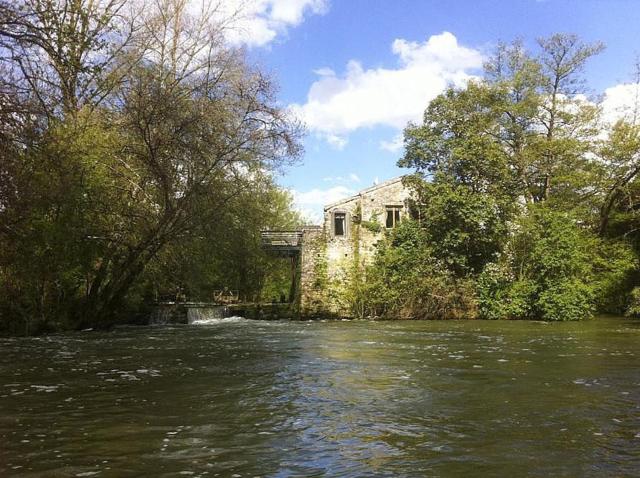 Idyllic Island Watermill Air Con Hot tub, Boat Canoe Kayak Table Tennis