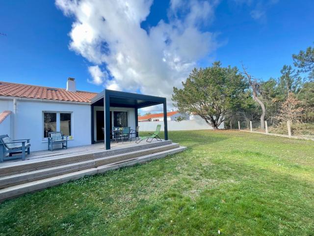 Maison Cosy à La Sauzaie avec Jardin Clôturé, Pergola Bioclimatique et WIFI - FR-1-231-314