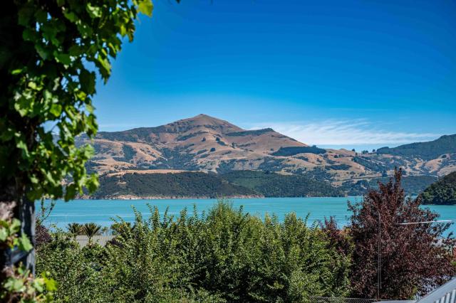 Cliffside - Akaroa Holiday Home