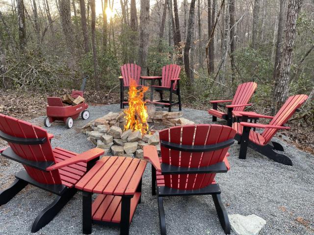 Luxury and Comfort in Lake Lure-Hot Tub-Fire pit cabin