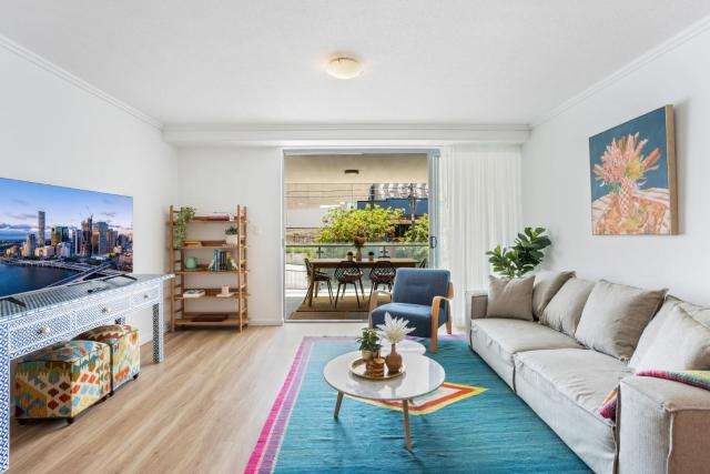 Spacious 2-Bed Unit in Heart of South Brisbane