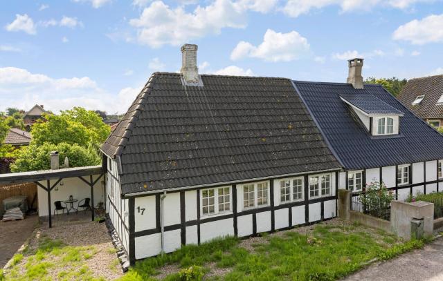 Cozy Home In Faaborg With Kitchen