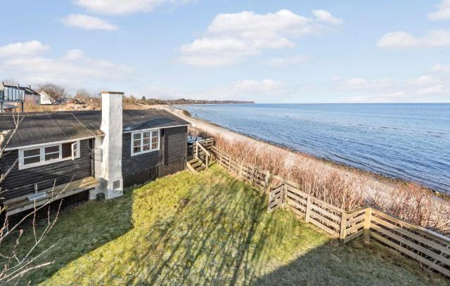 Beautiful Home In Dronningmølle With House Sea View