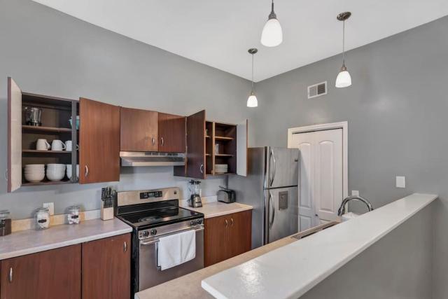 Breathtaking Unit in Shaw - 4 Queen beds 1W