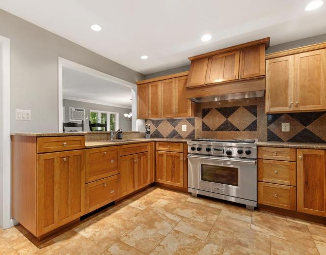 Gourmet Kitchen Family & Pet Friendly Residence!