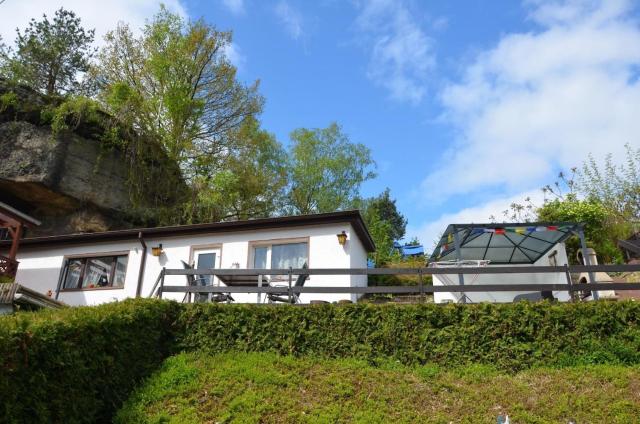 Ferienhaus in Königstein mit großer Terrasse und Pavillon