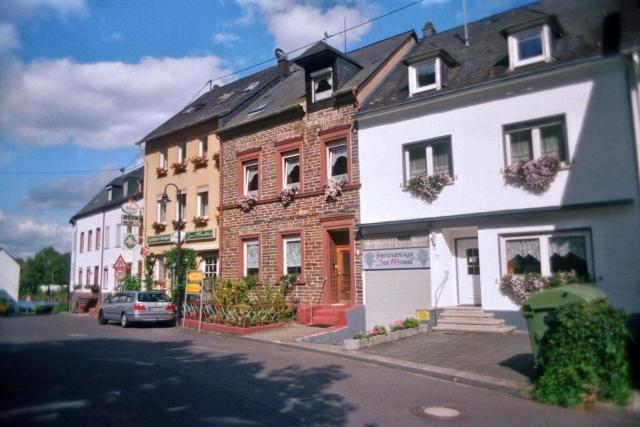 Schönes Ferienhaus in Kövenig mit Terrasse, Garten und Holzkohlegrill