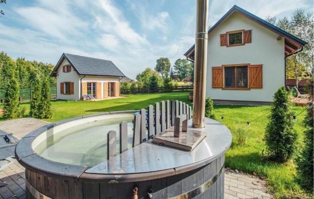 Beautiful Home In Poleczyno With Wifi