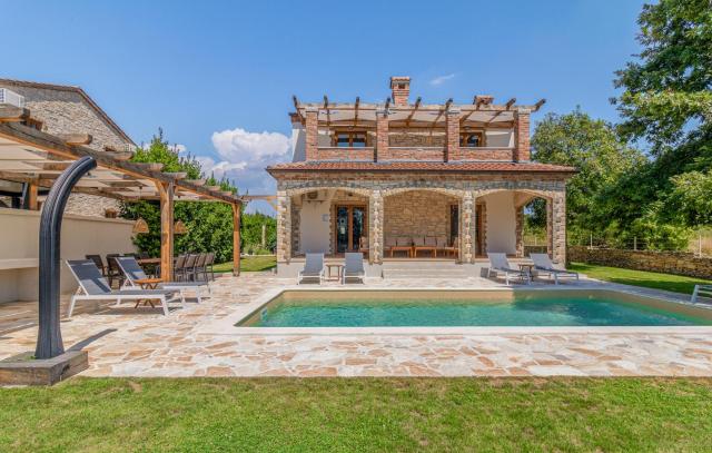 4 Bedroom Cozy Home In Cabrunici