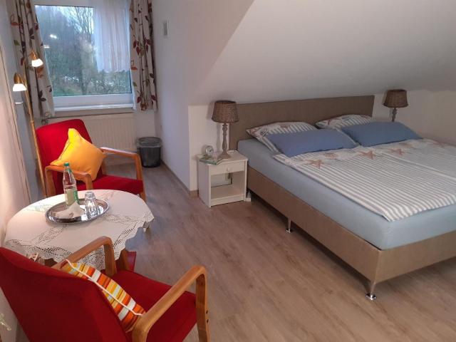 Doppelzimmer mit Frühstück , auch als Einzelzimmer, im Obergeschoß