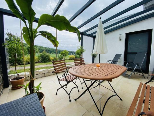 Helle Ferienwohnung in Oberfellendorf mit Terrasse, Grill und Garten