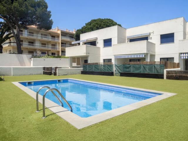 Apartamento con Piscina y Parking a 100m de la Playa de Riells, 3 Habitaciones - ES-325-1