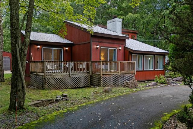 Trail House by AvantStay Walk to Creek Deck