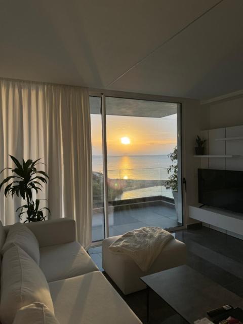 BL Apartment newly built 30m from beach