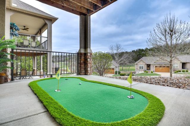 Golf-Course View Resort Home in Lake of the Ozarks