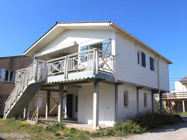 Chalet spacieux à 200m de la plage avec terrasse et parking – 8 couchages - FR-1-784-21