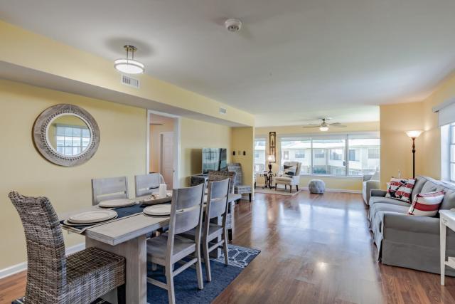 Stylish Condo with a view of the water