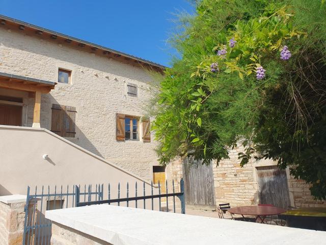 Le Clos Violet Charmant Gîte en Pierre au Cœur des Vignes de Bourgogne