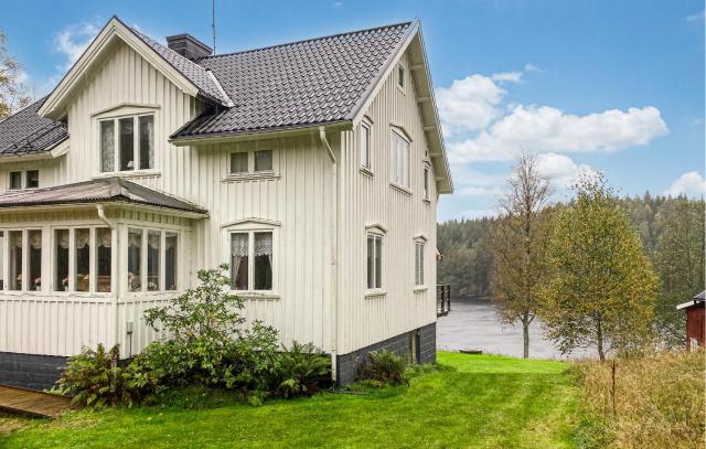 Nice Home In Ambjörnarp With Lake View