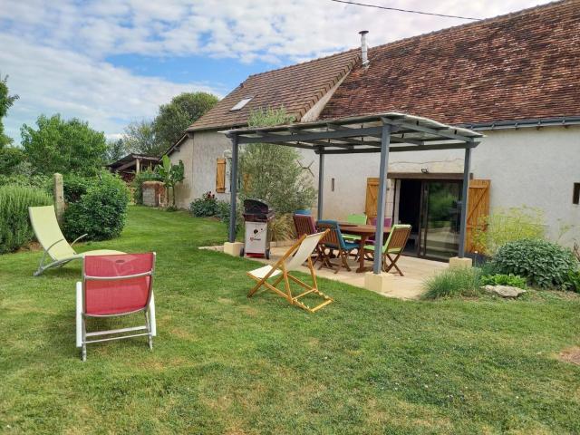 Séjour paisible au cœur du Berry : maison familiale moderne, cheminée, jardin, et SPA à Cléré-du-Bois. - FR-1-591-563