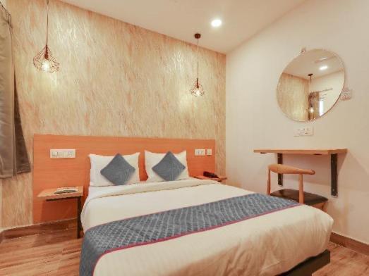 Hotel Luxury Prestige - Banjara hills city view with complimentary Breakfast