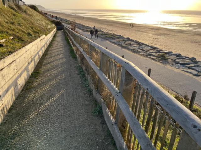 100 metres de la plage