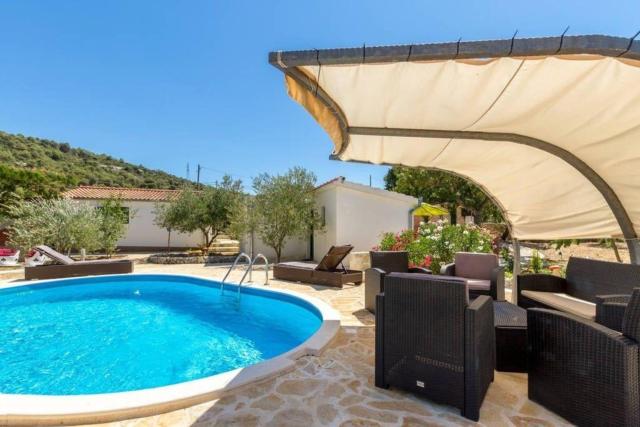 Ferienhaus mit Privatpool für 5 Personen ca 68 m in Vrsine, Adriaküste Kroatien Trogir und Umgebung