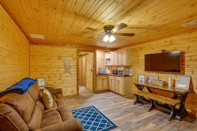 Cozy Quitman Fishing Cabin Near Lake Fork!