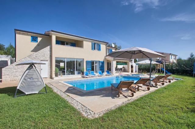 Ferienhaus mit Privatpool für 12 Personen ca 280 qm in Mužini, Istrien Binnenland von Istrien