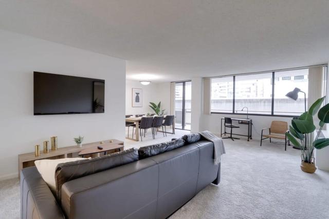 Apartment Near to Metro Station at Crystal city