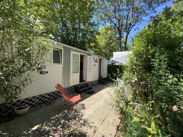 Mobile Home tout confort 4 pers, proche plage et centre, clim, TV, terrasse, parking - FR-1-709-75