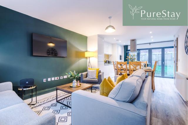 Beautiful Manchester Home Sleeps 9 by PureStay Short Lets