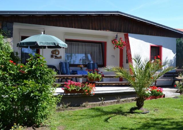 Ferienhaus für drei Personen mit Terrasse