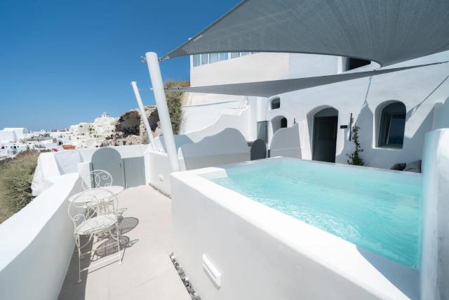 Amazing Santorini Suite | Grand Suite with Sea View and Hot Tub | Oia