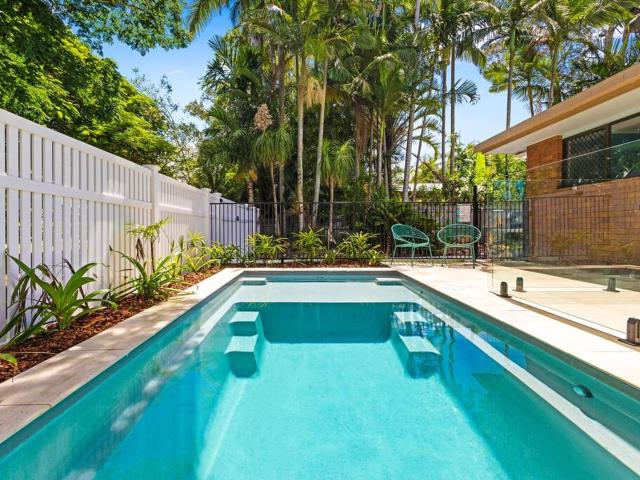 Pet Friendly Spacious Home with Lush Gardens, Pool Sunshine coast