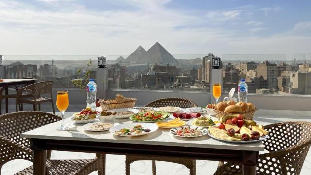 FAMILY ROOM ASSER PYRAMIDS VIEW HOTEL