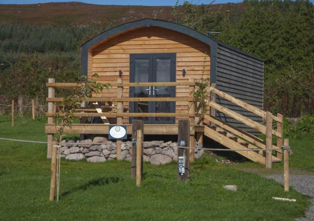 The Red Kite - 2 person Pet Friendly Glamping Cabin