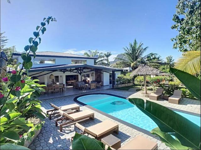 Villa with pool and tropical garden Madagascar