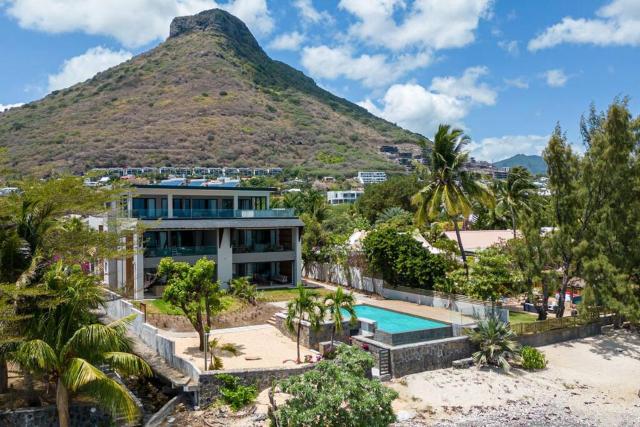 Beach and Mountain - Tamarin