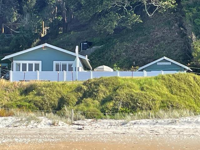 Beachfront Nostalgia - Stay Waiheke