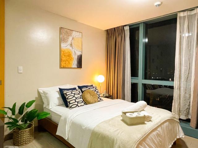 Bgc Condo At Uptown Mall, Grand Hyatt #oursw34b2