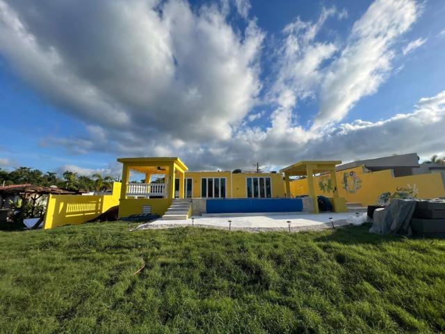 Surf Room With Access To Pool