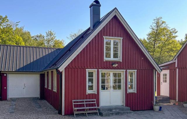 Gorgeous Home In Brösarp With Wifi