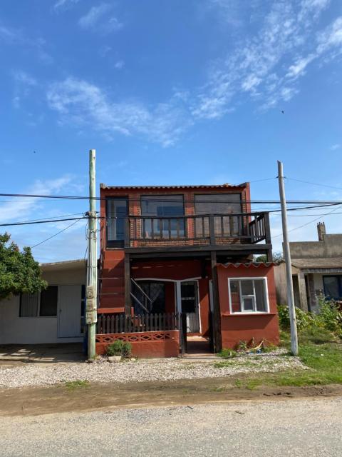 Casa de 1 Dormitorio ubicado en planta baja. A 150 mts de la playa en La Aguada y Costa Azul, La Paloma, Rocha