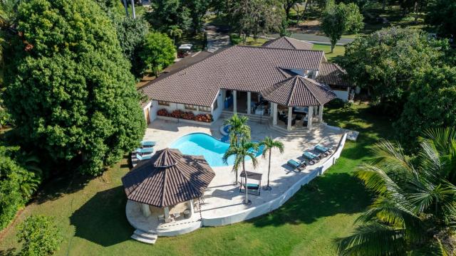 5-BR Casa de Campo Villa with Pool & Jacuzzi - Chef, Bartender, Maid