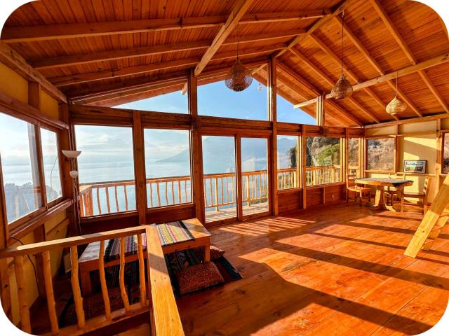 The Chalet - 4 bedrooms - stunning lake view