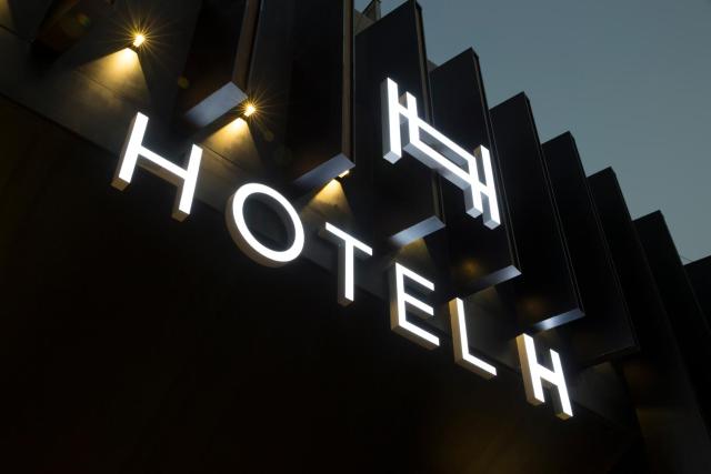 HOTEL H