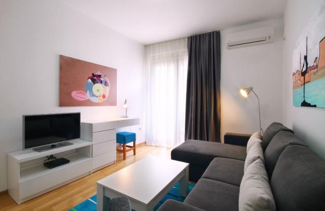 Aquamarine - two bedrooms apartment - Near the Old Town