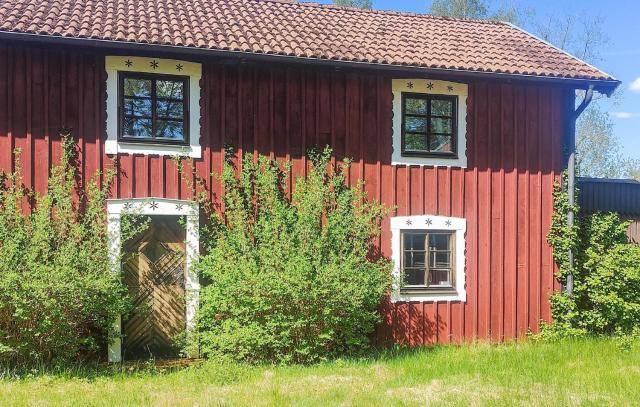 Lovely Home In Lenhovda With Ethernet Internet